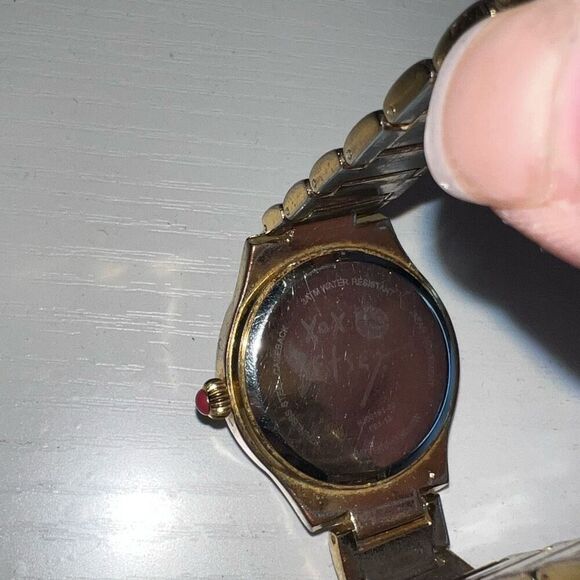 Betsey Johnson Gold Tone Crystal Bezel Gold Dial Bling Watch New Battery Sparkle - Picture 8 of 8